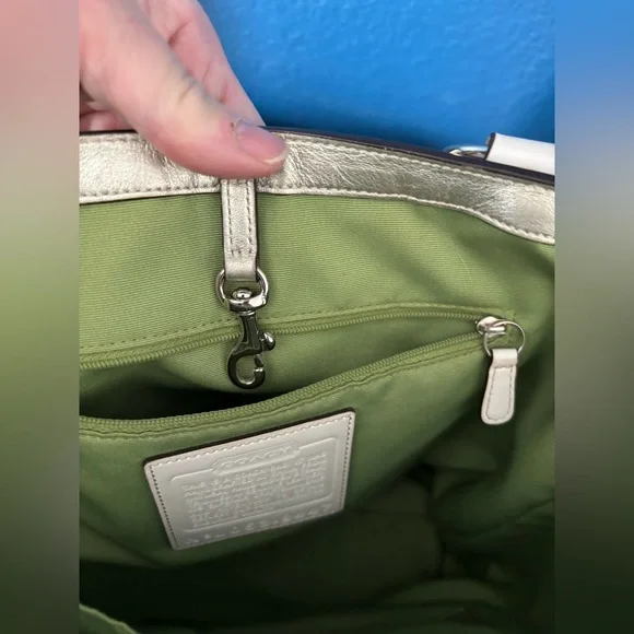 COACH *vintage*Limited Edition Tote Bag & NWT Wallet, bee/flower embroidered - Picture 10 of 17